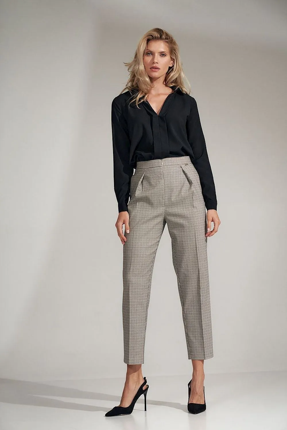 Chic Checked Trousers with Practical Side Pockets